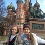 Аля и Тася узнали о первом памятнике в Москве